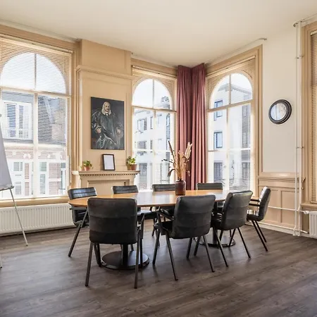 Het Oude Kantongerecht Nocleg ze śniadaniem *